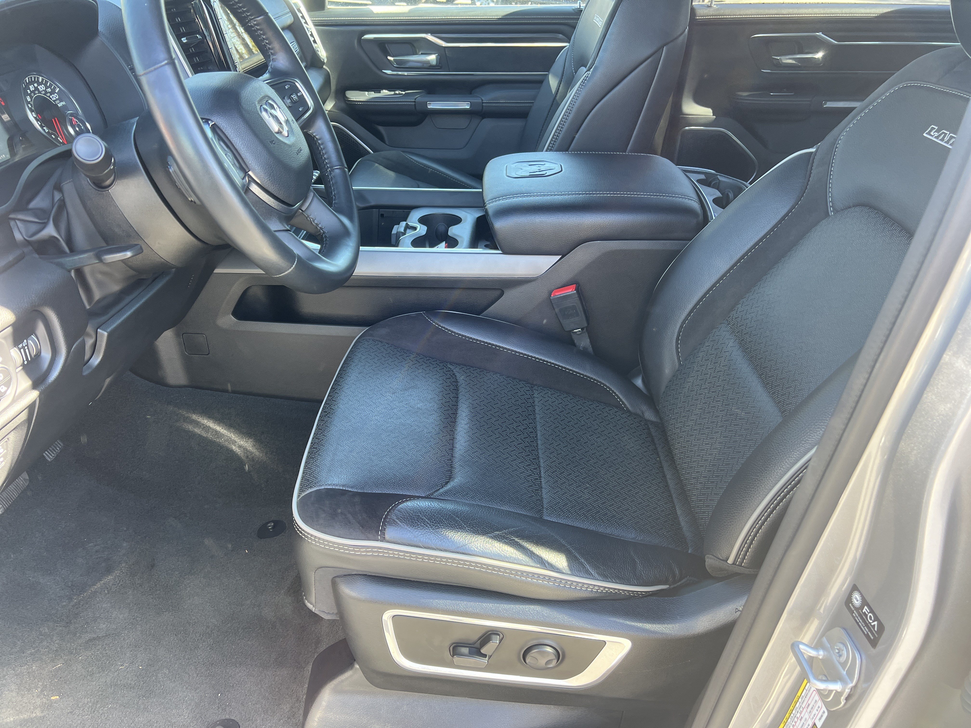 Used 2023 RAM 1500 Laramie AWD/4WD image 11
