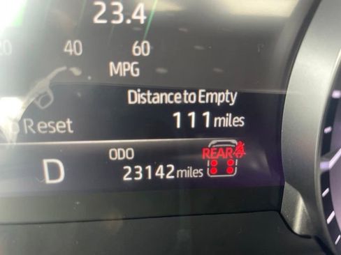Used 2024 Toyota Highlander XLE AWD/4WD image 18
