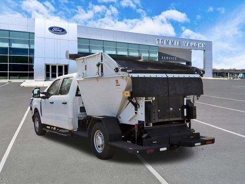 Used 2023 Ford F250 XL image 2