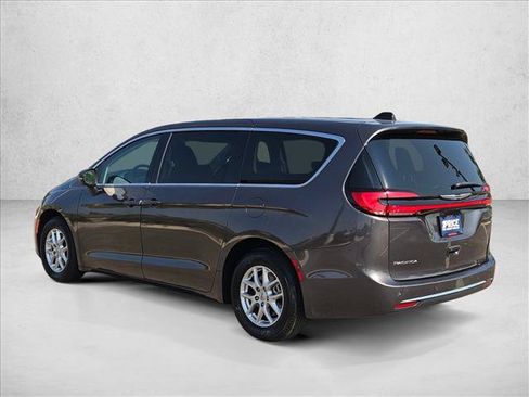 Used 2023 Chrysler Pacifica Touring-L FWD image 8