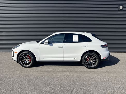 Certified 2024 Porsche Macan S image 2
