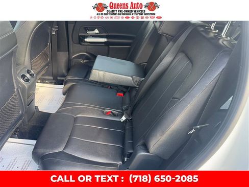 Used 2021 Mercedes-Benz GLB 250 4MATIC w/ Premium Package image 11