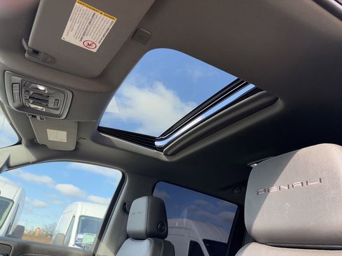 Used 2022 GMC Sierra 3500 Denali w/ Denali Ultimate Package image 30