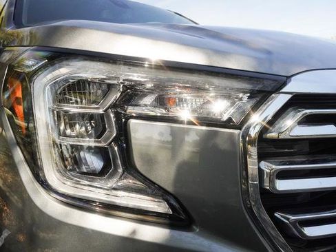 Used 2024 GMC Terrain SLT image 35