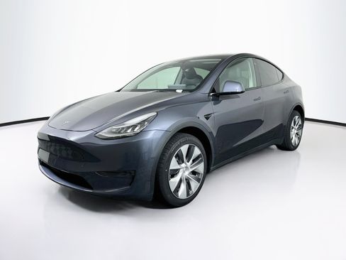 Used 2023 Tesla Model Y Long Range AWD/4WD image 3