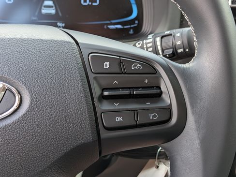 Used 2023 Hyundai Venue SEL FWD image 25