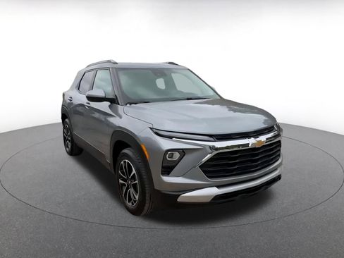 Used 2025 Chevrolet TrailBlazer LT image 3