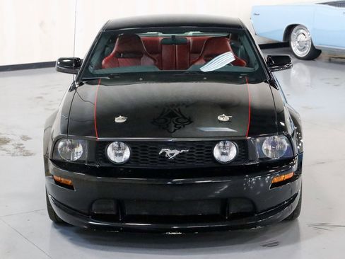 Used 2005 Ford Mustang GT RWD image 3