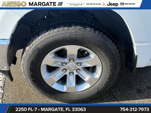Used 2024 RAM 1500 Laramie AWD/4WD image 15