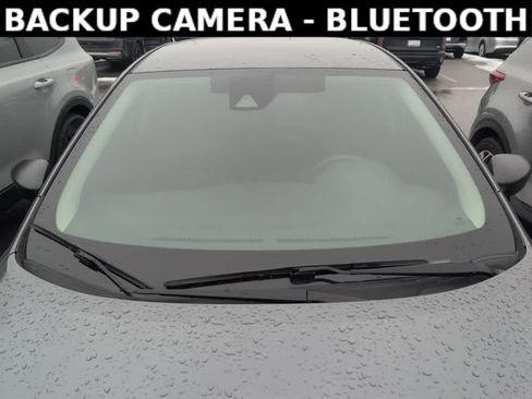 Used 2022 Nissan Versa S image 2