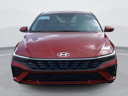 Used 2025 Hyundai Elantra Limited image 2