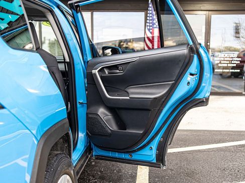 Used 2019 Toyota RAV4 LE w/ All Weather Liner Package AWD/4WD image 37