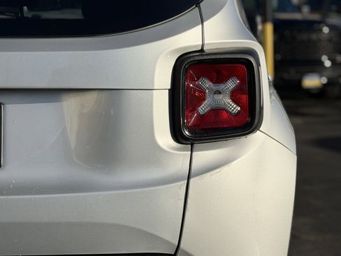 Certified 2019 Jeep Renegade Altitude w/ Quick Order Package 22M image 10