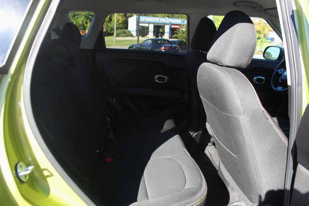 Used 2015 Kia Soul + FWD image 23