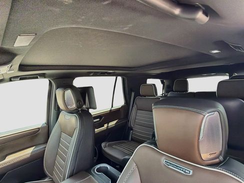 Used 2025 GMC Yukon Denali Ultimate AWD/4WD image 29
