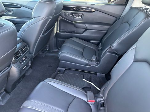 Used 2023 Honda Pilot Touring image 18