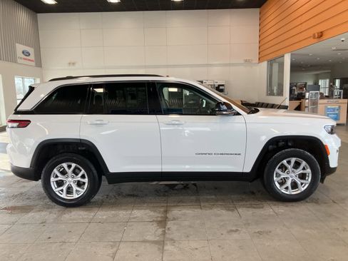 Used 2023 Jeep Grand Cherokee Limited image 4