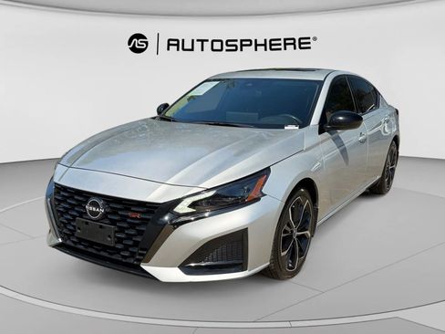 Used 2023 Nissan Altima 2.5 SR w/ SR Premium Package FWD image 4