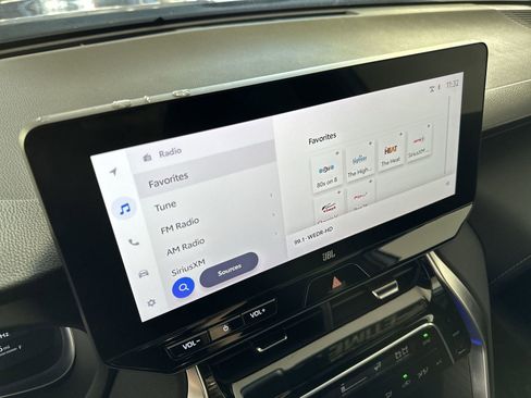 Used 2024 Toyota Venza Limited image 16