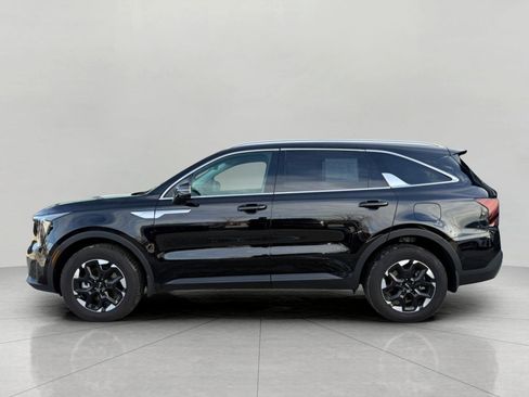 Used 2025 Kia Sorento S image 7