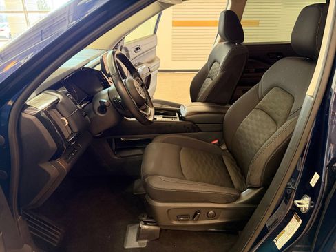 Used 2025 Nissan Pathfinder SV FWD image 28