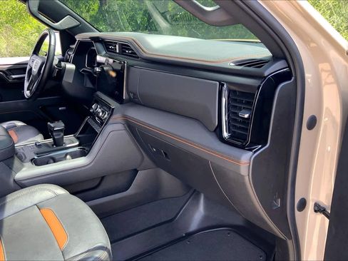 Used 2023 GMC Sierra 1500 AT4 w/ AT4 Premium Package AWD/4WD image 18