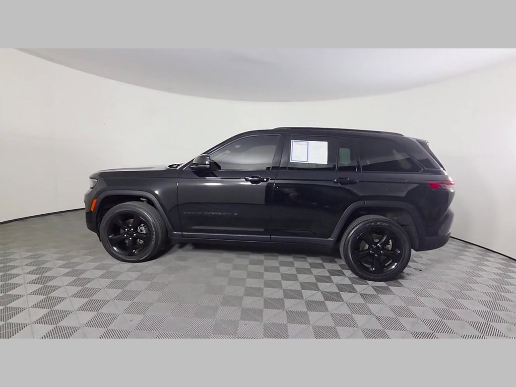 Used 2023 Jeep Grand Cherokee Altitude AWD/4WD image 13