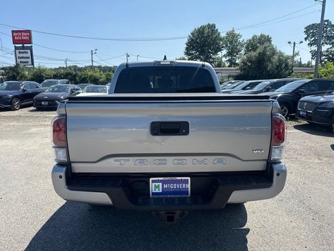 Used 2020 Toyota Tacoma TRD Off-Road w/ Technology Package AWD/4WD image 6