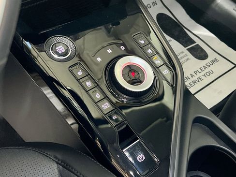 Used 2023 Kia Niro SX Touring image 21