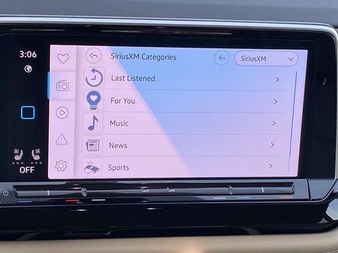 Certified 2024 Volkswagen Atlas SE image 8