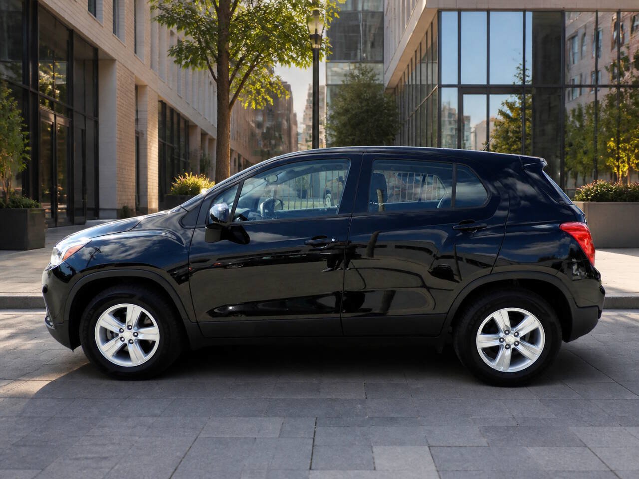 Used 2019 Chevrolet Trax LS FWD image 1