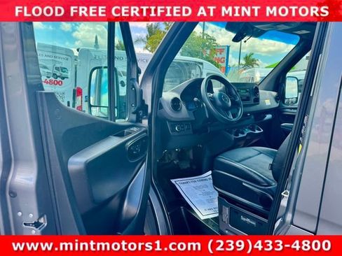 Used 2021 Mercedes-Benz Sprinter 4500 w/ Dashboard Charging Package image 34