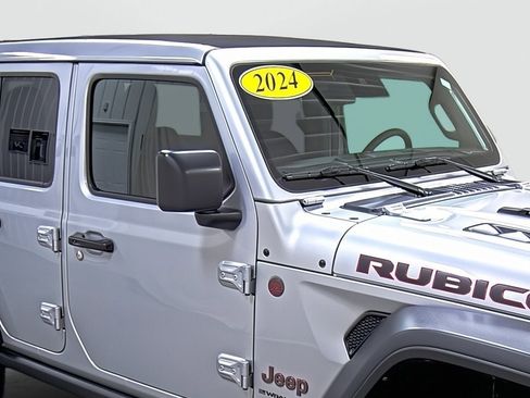 Used 2024 Jeep Wrangler Unlimited Rubicon AWD/4WD image 15