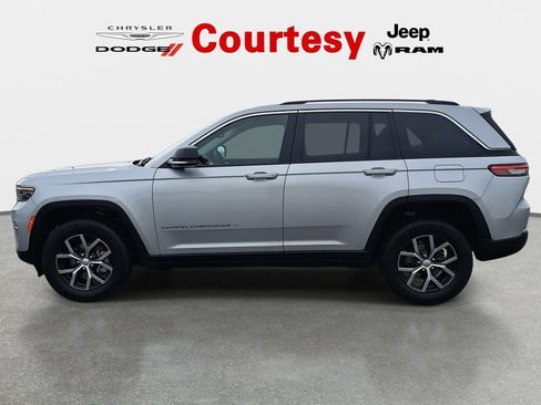 Certified 2024 Jeep Grand Cherokee Limited image 8