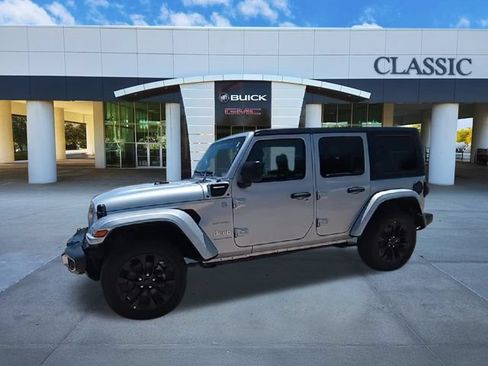 Used 2023 Jeep Wrangler Unlimited Sahara AWD/4WD image 4