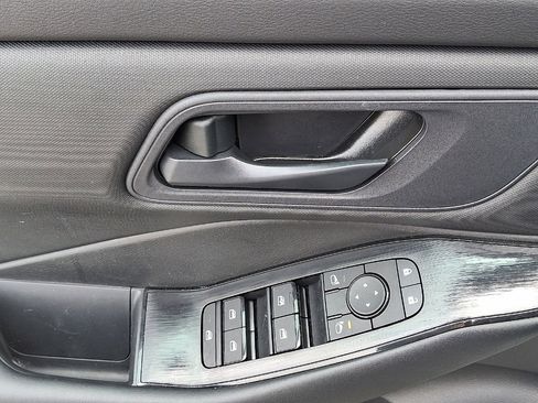 Certified 2025 Nissan Rogue S image 10