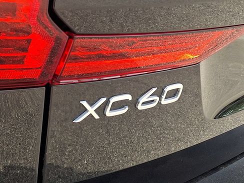 Used 2023 Volvo XC60 B5 Plus AWD/4WD image 30