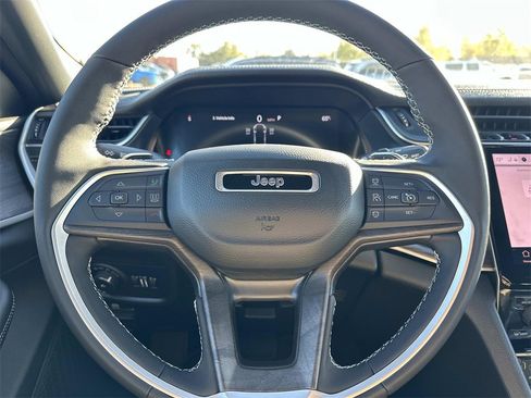 New 2025 Jeep Grand Cherokee L Limited image 15