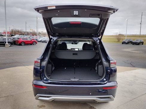 New 2025 Mitsubishi Outlander SE image 24