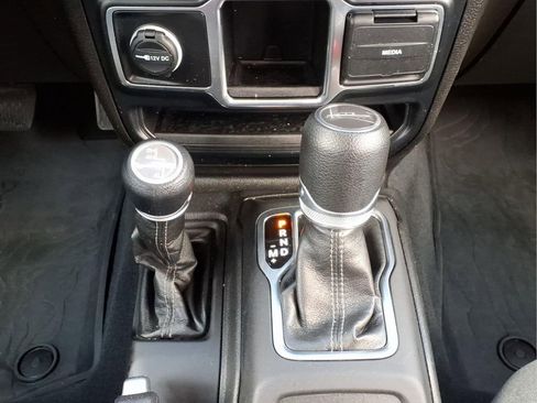 Used 2024 Jeep Gladiator Sport image 15