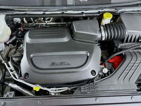 Certified 2024 Chrysler Pacifica Touring-L image 41