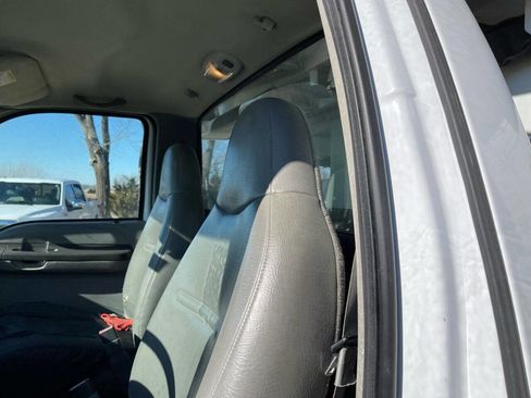 Used 2002 Ford F450 2WD Regular Cab Super Duty image 16
