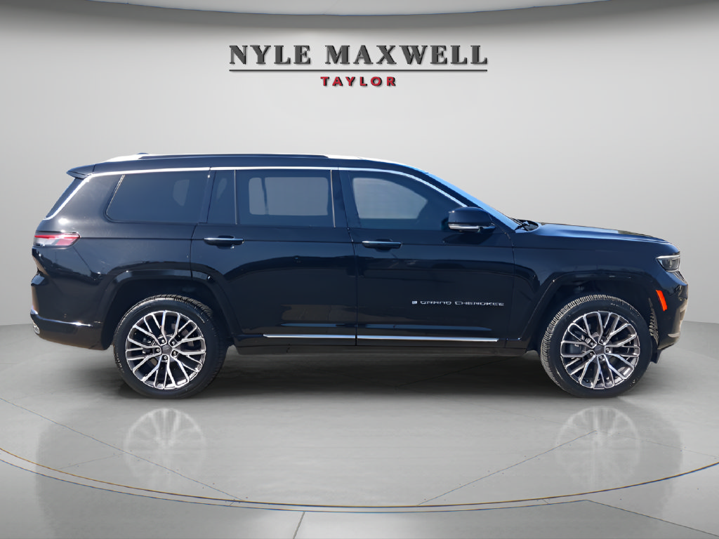 Used 2023 Jeep Grand Cherokee L Summit AWD/4WD image 17