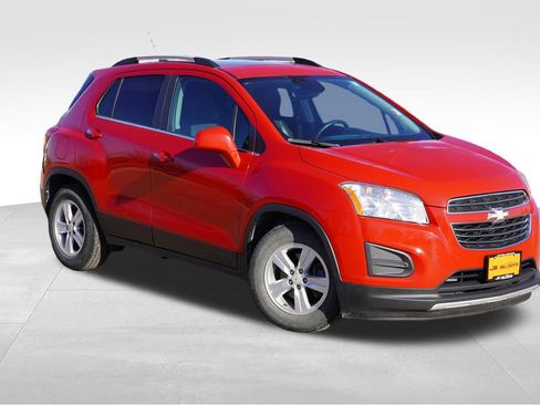 Used 2016 Chevrolet Trax LT w/ LT Sun and Sound Package FWD image 1