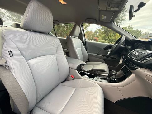 Used 2016 Honda Accord LX image 26