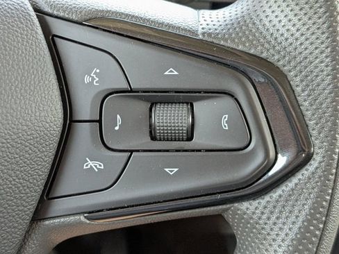 Used 2025 Chevrolet TrailBlazer LT AWD/4WD image 23