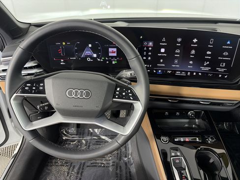 Used 2025 Audi A5 2.0T Premium Plus w/ Premium Plus AWD/4WD image 3