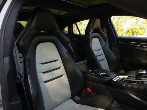 Used 2020 Porsche Panamera 4S image 30