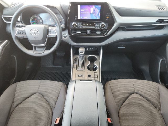 Used 2024 Toyota Highlander LE AWD/4WD image 22