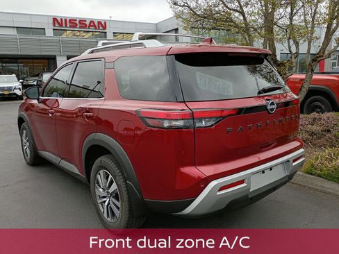 Used 2023 Nissan Pathfinder SL w/ Black Appearance Package AWD/4WD image 5